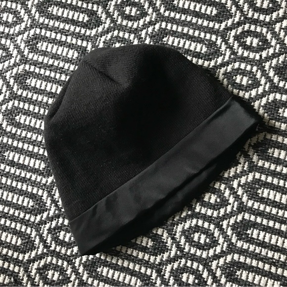 Red Maple Leaf touque NWOT - Picture 4 of 5